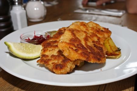 Wiener Schnitzel mit Bratkartoffeln des Restaurants Stemmerhof